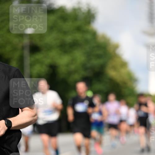 29.06.2025 - hella hamburg halbmarathon Dr. Thomas Lammeyer http://msf.ph/oto/8243402 29.06.2025 09:51:13 Kennedybrücke 1164, 1562, 1644, 2196, 2296, 2404, 3783, 4602, 5092, 5923, 6990, 8362, 8901, 9178, 9944, 10384, 10968, 11202, 11227 meine-sportfotos.de