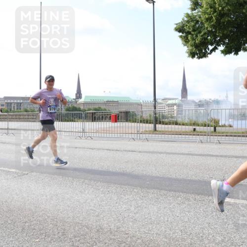 29.06.2025 - hella hamburg halbmarathon Lena Gebhardt http://msf.ph/oto/8243430 29.06.2025 10:09:52 Lombardsbrücke 1052, 1456, 1483, 1513, 1548, 1823, 3921, 4592, 5511, 7058, 7081, 7636, 8090, 8685, 9150, 9297, 9306, 9366, 9434, 9674, 9781, 9988, 10036, 10943, 11027, 12255, 12509, 12567, 13739, 15697, 16191, 16445, 16455, 16688, 16918, 17148, 17630, 17899, 18076, 18196, 18440, 18707, 19166, 19242 meine-sportfotos.de
