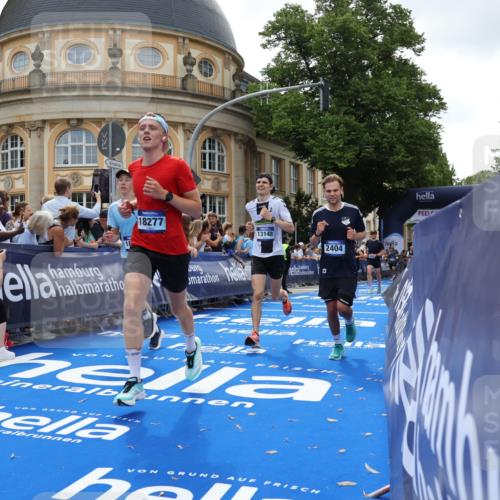 29.06.2025 - hella hamburg halbmarathon Strokosch-Dieckow http://msf.ph/oto/8243434 29.06.2025 10:37:51 Ziel 1615, 2196, 2404, 3480, 3530, 7229, 9171, 9643, 10793, 13148, 13900, 15303, 18103, 18276, 18277, 18529 meine-sportfotos.de