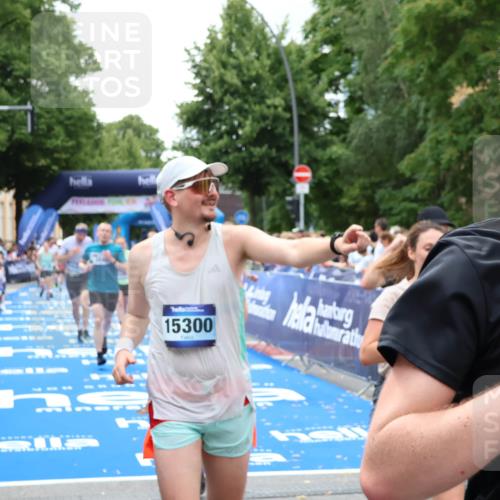 29.06.2025 - hella hamburg halbmarathon Zöllner http://msf.ph/oto/8243439 29.06.2025 10:56:30 Ziel 1583, 3048, 4029, 5672, 6399, 7742, 8863, 9622, 10665, 11231, 15407, 15818, 16257, 16261, 17268, 17734, 18746, 18835 meine-sportfotos.de