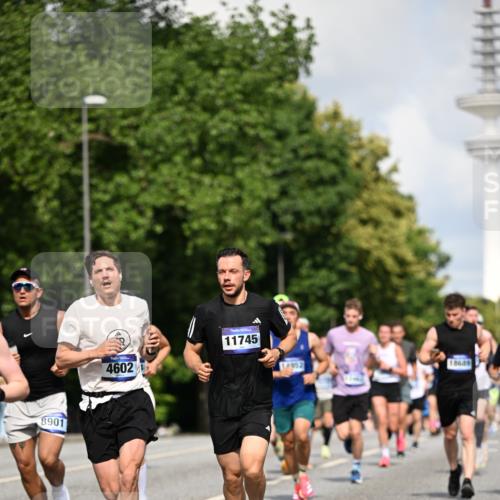29.06.2025 - hella hamburg halbmarathon Dr. Thomas Lammeyer http://msf.ph/oto/8243453 29.06.2025 09:51:13 Kennedybrücke 1164, 1562, 1644, 2196, 2296, 2404, 3783, 4602, 5092, 5923, 6990, 8362, 8901, 9178, 9944, 10384, 10968, 11202, 11227 meine-sportfotos.de