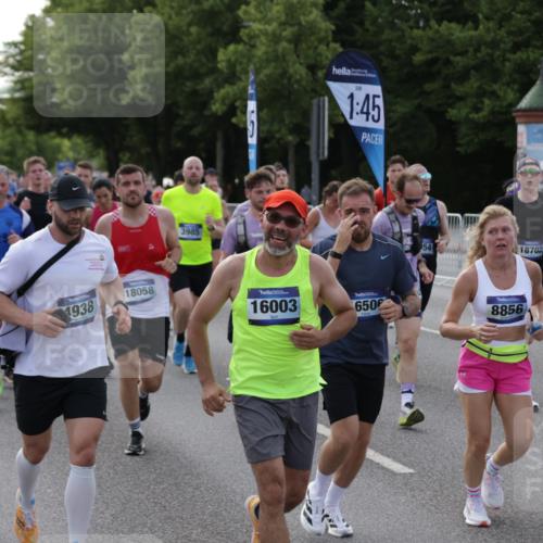 29.06.2025 - hella hamburg halbmarathon Jannik Wohlers http://msf.ph/oto/8243500 29.06.2025 09:55:08 Lombardsbrücke 1120, 1151, 1696, 1706, 1884, 1976, 2284, 2411, 2706, 2708, 2718, 3087, 3213, 3399, 3435, 3985, 4088, 4093, 4189, 4847, 4890, 4938, 5421, 5459, 5708, 5915, 6009, 6054, 6421, 6532, 6662, 6691, 7312, 8139, 8153, 8205, 8216, 8218, 8302, 8454, 8577, 8720, 8856, 8899, 8927, 9386, 9491, 9529, 9649, 9720, 9786, 9934, 10053, 10115, 10184, 10423, 10988, 11309, 11340, 11356, 11819, 12149, 12171, 12450, 12519, 12533, 12891, 13233, 13289, 13570, 13799, 13894, 13996, 14045 meine-sportfotos.de