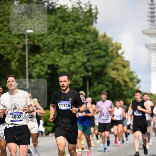 29.06.2025 - hella hamburg halbmarathon Dr. Thomas Lammeyer http://msf.ph/oto/8243524 29.06.2025 09:51:14 Kennedybrücke 1164, 1562, 1644, 2196, 2296, 2404, 3783, 4602, 5092, 5923, 6990, 8362, 8901, 9178, 9944, 10384, 10968, 11202, 11227 meine-sportfotos.de