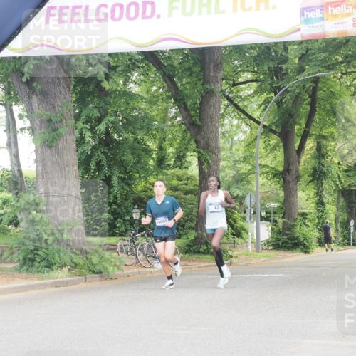 29.06.2025 - hella hamburg halbmarathon KatJ http://msf.ph/oto/8243537 29.06.2025 10:05:04 Zwischen KM18-KM19  meine-sportfotos.de
