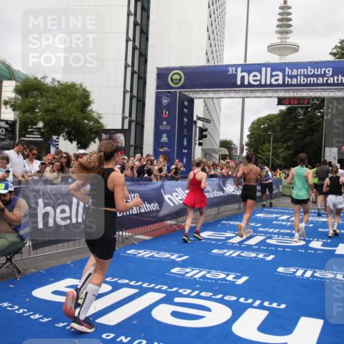29.06.2025 - hella hamburg halbmarathon Michael Strokosch http://msf.ph/oto/8243548 29.06.2025 10:56:12 Ziel 1180, 3058, 4594, 4813, 5492, 5570, 7594, 8330, 8639, 9907, 12545, 14363, 17640, 17642, 18212 meine-sportfotos.de