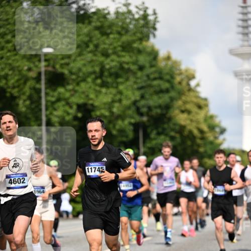 29.06.2025 - hella hamburg halbmarathon Dr. Thomas Lammeyer http://msf.ph/oto/8243549 29.06.2025 09:51:14 Kennedybrücke 1164, 1562, 1644, 2196, 2296, 2404, 3783, 4602, 5092, 5923, 6990, 8362, 8901, 9178, 9944, 10384, 10968, 11202, 11227 meine-sportfotos.de