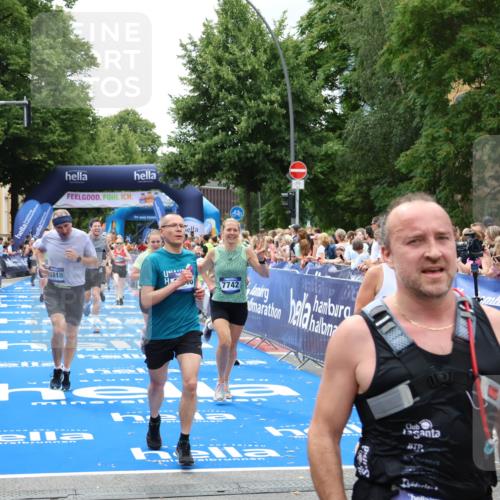 29.06.2025 - hella hamburg halbmarathon Zöllner http://msf.ph/oto/8243557 29.06.2025 10:56:32 Ziel 1583, 3048, 3413, 5744, 6399, 7742, 8542, 8652, 8863, 9622, 10093, 10665, 15407, 15818, 16257, 16261, 17268, 17734, 18746, 18835 meine-sportfotos.de