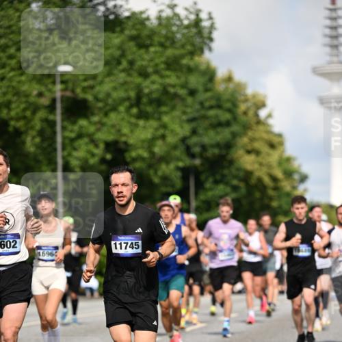 29.06.2025 - hella hamburg halbmarathon Dr. Thomas Lammeyer http://msf.ph/oto/8243573 29.06.2025 09:51:14 Kennedybrücke 1164, 1562, 1644, 2196, 2296, 2404, 3783, 4602, 5092, 5923, 6990, 8362, 8901, 9178, 9944, 10384, 10968, 11202, 11227 meine-sportfotos.de