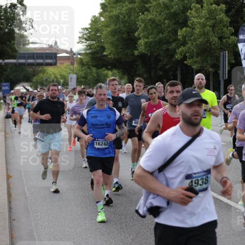 29.06.2025 - hella hamburg halbmarathon Jannik Wohlers http://msf.ph/oto/8243591 29.06.2025 09:55:08 Lombardsbrücke 1120, 1151, 1696, 1706, 1884, 1976, 2284, 2411, 2706, 2708, 2718, 3087, 3213, 3399, 3435, 3985, 4088, 4093, 4189, 4847, 4890, 4938, 5421, 5459, 5708, 5915, 6009, 6054, 6421, 6532, 6662, 6691, 7312, 8139, 8153, 8205, 8216, 8218, 8302, 8454, 8577, 8720, 8856, 8899, 8927, 9386, 9491, 9529, 9649, 9720, 9786, 9934, 10053, 10115, 10184, 10423, 10988, 11309, 11340, 11356, 11819, 12149, 12171, 12450, 12519, 12533, 12891, 13233, 13289, 13570, 13799, 13894, 13996, 14045 meine-sportfotos.de