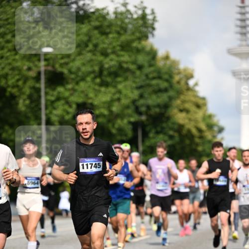 29.06.2025 - hella hamburg halbmarathon Dr. Thomas Lammeyer http://msf.ph/oto/8243603 29.06.2025 09:51:14 Kennedybrücke 1164, 1562, 1644, 2196, 2296, 2404, 3783, 4602, 5092, 5923, 6990, 8362, 8901, 9178, 9944, 10384, 10968, 11202, 11227 meine-sportfotos.de