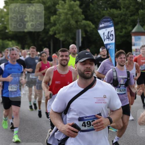 29.06.2025 - hella hamburg halbmarathon Jannik Wohlers http://msf.ph/oto/8243606 29.06.2025 09:55:09 Lombardsbrücke 1120, 1151, 1630, 1706, 1884, 1976, 2284, 2706, 2708, 2718, 3087, 3213, 3399, 3654, 3985, 4088, 4345, 4847, 4890, 4938, 5421, 5459, 5708, 5915, 6009, 6054, 6421, 6532, 6691, 7269, 7312, 8139, 8153, 8205, 8216, 8218, 8302, 8454, 8577, 8720, 8856, 8899, 8927, 9386, 9491, 9529, 9720, 9786, 9934, 10115, 10184, 10988, 11309, 11340, 11356, 11819, 12149, 12171, 12450, 12519, 12533, 12891, 13233, 13289, 13570, 13799, 13894, 13996, 14045 meine-sportfotos.de