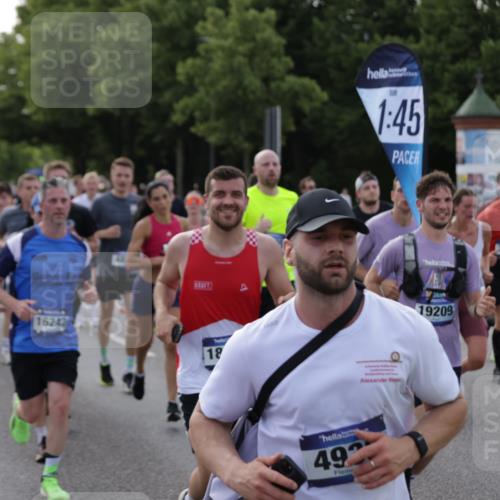 29.06.2025 - hella hamburg halbmarathon Jannik Wohlers http://msf.ph/oto/8243641 29.06.2025 09:55:09 Lombardsbrücke 1120, 1151, 1630, 1706, 1884, 1976, 2284, 2706, 2708, 2718, 3087, 3213, 3399, 3654, 3985, 4088, 4345, 4847, 4890, 4938, 5421, 5459, 5708, 5915, 6009, 6054, 6421, 6532, 6691, 7269, 7312, 8139, 8153, 8205, 8216, 8218, 8302, 8454, 8577, 8720, 8856, 8899, 8927, 9386, 9491, 9529, 9720, 9786, 9934, 10115, 10184, 10988, 11309, 11340, 11356, 11819, 12149, 12171, 12450, 12519, 12533, 12891, 13233, 13289, 13570, 13799, 13894, 13996, 14045 meine-sportfotos.de
