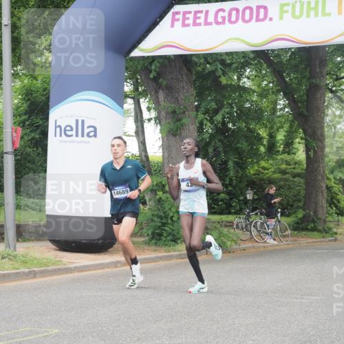 29.06.2025 - hella hamburg halbmarathon KatJ http://msf.ph/oto/8243668 29.06.2025 10:05:06 Zwischen KM18-KM19 42 meine-sportfotos.de