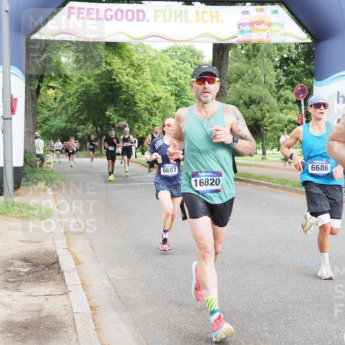 29.06.2025 - hella hamburg halbmarathon MichiJ http://msf.ph/oto/8243675 29.06.2025 10:27:58 Zwischen KM18-KM19 1343, 1803, 2563, 3547, 6686, 9265, 11619, 12091, 14311, 15013, 15094, 15744, 16820, 17215, 17360, 17792, 18285 meine-sportfotos.de