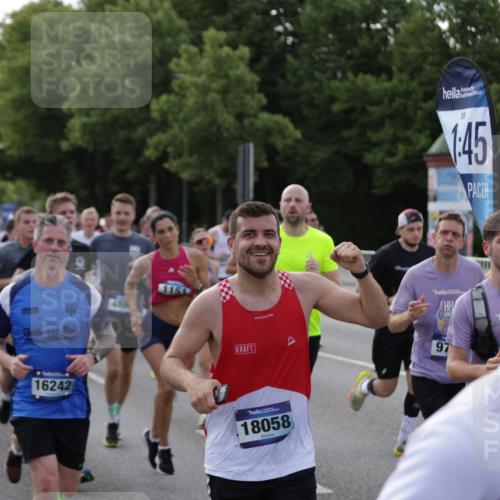 29.06.2025 - hella hamburg halbmarathon Jannik Wohlers http://msf.ph/oto/8243695 29.06.2025 09:55:09 Lombardsbrücke 1120, 1151, 1630, 1706, 1884, 1976, 2284, 2706, 2708, 2718, 3087, 3213, 3399, 3654, 3985, 4088, 4345, 4847, 4890, 4938, 5421, 5459, 5708, 5915, 6009, 6054, 6421, 6532, 6691, 7269, 7312, 8139, 8153, 8205, 8216, 8218, 8302, 8454, 8577, 8720, 8856, 8899, 8927, 9386, 9491, 9529, 9720, 9786, 9934, 10115, 10184, 10988, 11309, 11340, 11356, 11819, 12149, 12171, 12450, 12519, 12533, 12891, 13233, 13289, 13570, 13799, 13894, 13996, 14045 meine-sportfotos.de