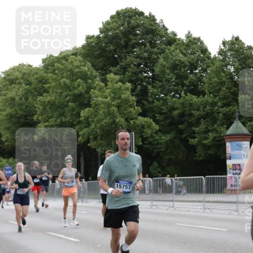 29.06.2025 - hella hamburg halbmarathon Jannik Wohlers http://msf.ph/oto/8243705 29.06.2025 10:30:08 Lombardsbrücke 1647, 2754, 2755, 4575, 4819, 6344, 7071, 7120, 10880, 11984, 12460, 12461, 12687, 12688, 14421, 15757, 15789, 15938, 16504, 16791, 16864, 18362, 18795, 18860 meine-sportfotos.de