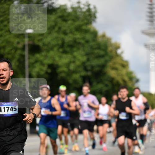 29.06.2025 - hella hamburg halbmarathon Dr. Thomas Lammeyer http://msf.ph/oto/8243711 29.06.2025 09:51:15 Kennedybrücke 1164, 1562, 1644, 2196, 2296, 3783, 4602, 5092, 5923, 6990, 8362, 8901, 9178, 9944, 10384, 10968, 11202, 11227 meine-sportfotos.de
