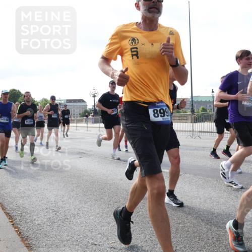 29.06.2025 - hella hamburg halbmarathon Lena Gebhardt http://msf.ph/oto/8243715 29.06.2025 09:56:28 Lombardsbrücke 1061, 1257, 1452, 1460, 1496, 1499, 1502, 1507, 1592, 1628, 1689, 1833, 1877, 2013, 2058, 2082, 2083, 2208, 2250, 2260, 2378, 2504, 2771, 2953, 2996, 3060, 3256, 3296, 4065, 4077, 4404, 4557, 4711, 4833, 5482, 5600, 5607, 5839, 5978, 6115, 6134, 6168, 6286, 6511, 6512, 6561, 6562, 7178, 7332, 7383, 7475, 7583, 7943, 8261, 8335, 8361, 8514, 8587, 8618, 8921, 8968, 8989, 8996, 9246, 9537, 9597, 9638, 10596 meine-sportfotos.de