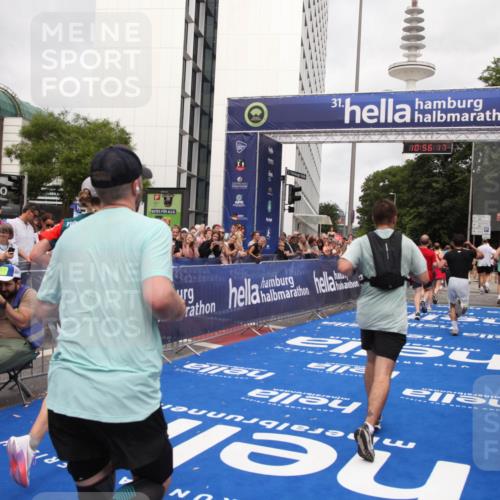 29.06.2025 - hella hamburg halbmarathon Michael Strokosch http://msf.ph/oto/8243722 29.06.2025 10:56:15 Ziel 1193, 4594, 4813, 5465, 5492, 5570, 8330, 8639, 9907, 10789, 12545, 14363, 15484, 16113, 16634, 17468, 17640, 17642 meine-sportfotos.de