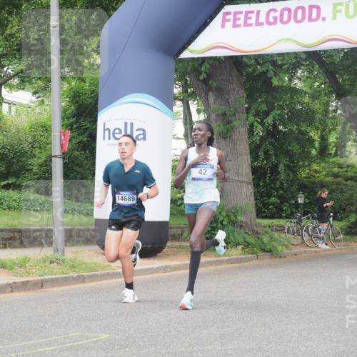29.06.2025 - hella hamburg halbmarathon KatJ http://msf.ph/oto/8243723 29.06.2025 10:05:06 Zwischen KM18-KM19 42 meine-sportfotos.de