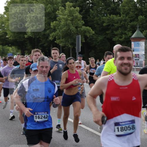 29.06.2025 - hella hamburg halbmarathon Jannik Wohlers http://msf.ph/oto/8243732 29.06.2025 09:55:10 Lombardsbrücke 1120, 1151, 1630, 1706, 1884, 1976, 2284, 2706, 2708, 2718, 3087, 3213, 3399, 3654, 3985, 4088, 4345, 4847, 4890, 4938, 5421, 5459, 5708, 5915, 6009, 6054, 6421, 6532, 6691, 7269, 7312, 8139, 8205, 8216, 8218, 8302, 8454, 8577, 8720, 8856, 8899, 8927, 9386, 9491, 9529, 9786, 9934, 10115, 10184, 10988, 11309, 11340, 11356, 11819, 11977, 12149, 12171, 12450, 12519, 12533, 12891, 13233, 13289, 13570, 13799, 13894, 13996, 14045 meine-sportfotos.de