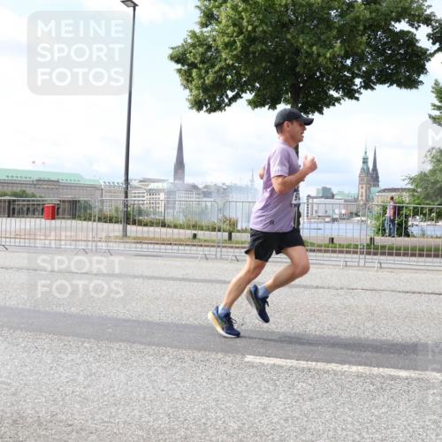 29.06.2025 - hella hamburg halbmarathon Lena Gebhardt http://msf.ph/oto/8243752 29.06.2025 10:09:53 Lombardsbrücke 1052, 1456, 1483, 1513, 1548, 1823, 3921, 4592, 5511, 7058, 7081, 7333, 7636, 8090, 8685, 9150, 9297, 9306, 9366, 9434, 9674, 9781, 9988, 10036, 10943, 11027, 12255, 12509, 12567, 13739, 15697, 16191, 16445, 16455, 16688, 16918, 17148, 17630, 17899, 18076, 18196, 18440, 18707, 19166, 19242 meine-sportfotos.de