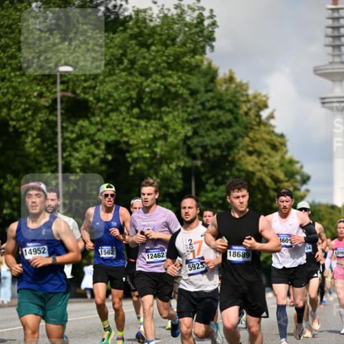 29.06.2025 - hella hamburg halbmarathon Dr. Thomas Lammeyer http://msf.ph/oto/8243774 29.06.2025 09:51:16 Kennedybrücke 1164, 1562, 1644, 2196, 2296, 3783, 4602, 5092, 5923, 6990, 8362, 8901, 9178, 9944, 10384, 10968, 11202, 11227 meine-sportfotos.de