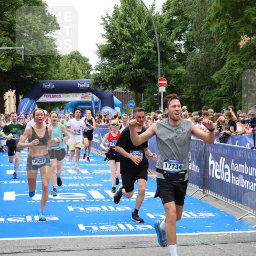 29.06.2025 - hella hamburg halbmarathon Zöllner http://msf.ph/oto/8243799 29.06.2025 10:56:36 Ziel 1583, 2083, 3413, 5721, 5744, 6399, 7037, 8311, 8542, 8652, 9562, 10093, 12509, 13863, 15145, 15407, 16257, 16261, 17268, 17734, 18746, 18835, 19120 meine-sportfotos.de