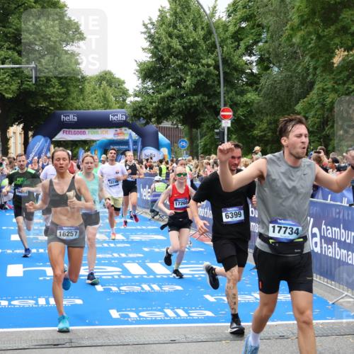 29.06.2025 - hella hamburg halbmarathon Zöllner http://msf.ph/oto/8243830 29.06.2025 10:56:36 Ziel 1583, 2083, 3413, 5721, 5744, 6399, 7037, 8311, 8542, 8652, 9562, 10093, 12509, 13863, 15145, 15407, 16257, 16261, 17268, 17734, 18746, 18835, 19120 meine-sportfotos.de