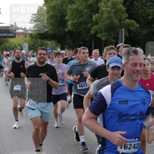 29.06.2025 - hella hamburg halbmarathon Jannik Wohlers http://msf.ph/oto/8243833 29.06.2025 09:55:10 Lombardsbrücke 1120, 1151, 1630, 1706, 1884, 1976, 2284, 2706, 2708, 2718, 3087, 3213, 3399, 3654, 3985, 4088, 4345, 4847, 4890, 4938, 5421, 5459, 5708, 5915, 6009, 6054, 6421, 6532, 6691, 7269, 7312, 8139, 8205, 8216, 8218, 8302, 8454, 8577, 8720, 8856, 8899, 8927, 9386, 9491, 9529, 9786, 9934, 10115, 10184, 10988, 11309, 11340, 11356, 11819, 11977, 12149, 12171, 12450, 12519, 12533, 12891, 13233, 13289, 13570, 13799, 13894, 13996, 14045 meine-sportfotos.de