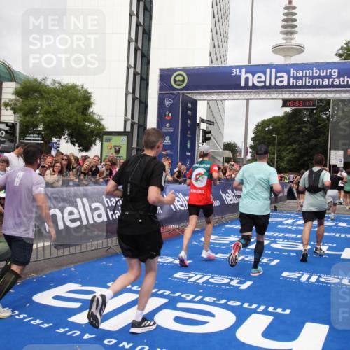 29.06.2025 - hella hamburg halbmarathon Michael Strokosch http://msf.ph/oto/8243841 29.06.2025 10:56:16 Ziel 1193, 4594, 4813, 5465, 5492, 5570, 8330, 8639, 9903, 9907, 10789, 12348, 12545, 14363, 15484, 16113, 16634, 17468, 17642, 19152 meine-sportfotos.de