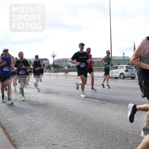 29.06.2025 - hella hamburg halbmarathon Lena Gebhardt http://msf.ph/oto/8243868 29.06.2025 09:56:29 Lombardsbrücke 1061, 1257, 1452, 1460, 1496, 1499, 1502, 1507, 1592, 1628, 1833, 1877, 2013, 2058, 2082, 2083, 2208, 2260, 2378, 2504, 2771, 2953, 2996, 3060, 3256, 3296, 3310, 3652, 4065, 4077, 4377, 4404, 4557, 4635, 4711, 4833, 5482, 5600, 5607, 5839, 5978, 6115, 6134, 6168, 6286, 6511, 6512, 6561, 6562, 7178, 7332, 7383, 7475, 7583, 7943, 8261, 8335, 8361, 8514, 8587, 8618, 8921, 8968, 8989, 8996, 9246, 9537, 9597, 9638, 10596 meine-sportfotos.de