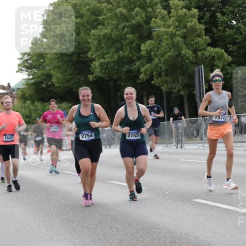 29.06.2025 - hella hamburg halbmarathon Jannik Wohlers http://msf.ph/oto/8243892 29.06.2025 10:30:10 Lombardsbrücke 1647, 2569, 2754, 2755, 4575, 4819, 6344, 7071, 7120, 11984, 12460, 12461, 12687, 12688, 14216, 14421, 15757, 15789, 15938, 16504, 16791, 16864, 18362, 18795, 18860 meine-sportfotos.de