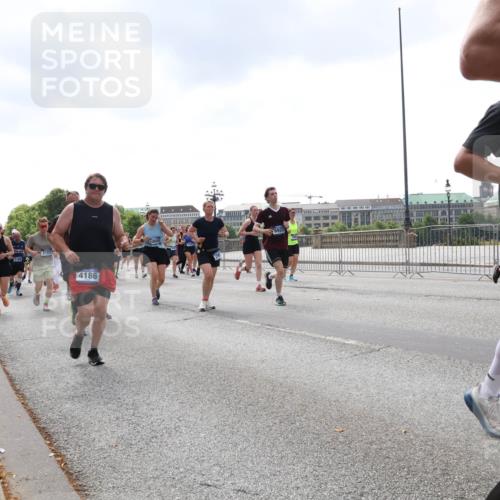 29.06.2025 - hella hamburg halbmarathon Lena Gebhardt http://msf.ph/oto/8243894 29.06.2025 10:45:25 Lombardsbrücke 1024, 1033, 1060, 1085, 1685, 1713, 1798, 2007, 2008, 2216, 2217, 2550, 2657, 2664, 2779, 2973, 3160, 3164, 3357, 3377, 3879, 3993, 4099, 4102, 4186, 4224, 4306, 4337, 4504, 4820, 4851, 5044, 5099, 5108, 5190, 5339, 5636, 5949, 6150, 6509, 6763, 6788, 6911, 6922, 6980, 7283, 7530, 7541, 7699, 7859, 7912, 8594, 8605, 8745, 8762, 8907, 9620, 10030, 10182, 10225, 10562, 10566, 10707, 11314, 12198, 12332, 12334, 12394 meine-sportfotos.de