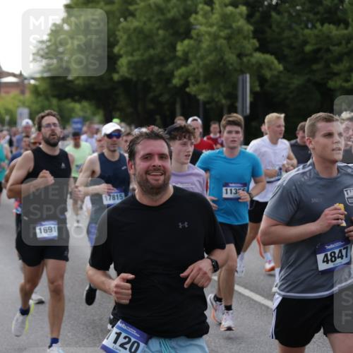 29.06.2025 - hella hamburg halbmarathon Jannik Wohlers http://msf.ph/oto/8243933 29.06.2025 09:55:11 Lombardsbrücke 1120, 1151, 1461, 1630, 1706, 1884, 1976, 2284, 2706, 2708, 2718, 3087, 3213, 3399, 3654, 3985, 4088, 4345, 4847, 4890, 4938, 5421, 5459, 5708, 5915, 6009, 6054, 6421, 6481, 6532, 6691, 7269, 7312, 8139, 8205, 8216, 8218, 8234, 8302, 8454, 8577, 8720, 8856, 8899, 8927, 9386, 9491, 9529, 9786, 9934, 10115, 10988, 11309, 11356, 11819, 11977, 12149, 12171, 12379, 12450, 12519, 12533, 12891, 13032, 13289, 13570, 13799, 13807, 13894, 13996 meine-sportfotos.de