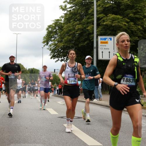 29.06.2025 - hella hamburg halbmarathon Yannick Fuchs http://msf.ph/oto/8243942 29.06.2025 10:47:33 20KM 1030, 1061, 1151, 1499, 1706, 1727, 1783, 2058, 2070, 2082, 2099, 2354, 2518, 3059, 3208, 3209, 3819, 4635, 4770, 5638, 5866, 6481, 6511, 6512, 6628, 6629, 6762, 6877, 6942, 7177, 7274, 7864, 7918, 8335, 8390, 8447, 9142, 10549, 10891, 10895, 11844, 12379, 12413, 12490, 12632, 12909, 13032, 13033, 13289, 13865, 13997, 14323, 15061, 15126, 15179, 15441, 15497, 15502, 15838, 15946, 16477, 16538, 16986, 17348, 18134, 18143, 18418, 18487, 18590 meine-sportfotos.de