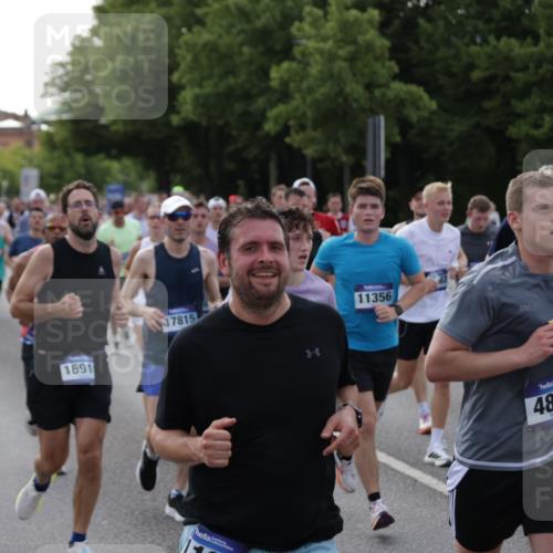 29.06.2025 - hella hamburg halbmarathon Jannik Wohlers http://msf.ph/oto/8243944 29.06.2025 09:55:11 Lombardsbrücke 1120, 1151, 1461, 1630, 1706, 1884, 1976, 2284, 2706, 2708, 2718, 3087, 3213, 3399, 3654, 3985, 4088, 4345, 4847, 4890, 4938, 5421, 5459, 5708, 5915, 6009, 6054, 6421, 6481, 6532, 6691, 7269, 7312, 8139, 8205, 8216, 8218, 8234, 8302, 8454, 8577, 8720, 8856, 8899, 8927, 9386, 9491, 9529, 9786, 9934, 10115, 10988, 11309, 11356, 11819, 11977, 12149, 12171, 12379, 12450, 12519, 12533, 12891, 13032, 13289, 13570, 13799, 13807, 13894, 13996 meine-sportfotos.de