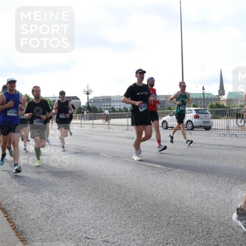 29.06.2025 - hella hamburg halbmarathon Lena Gebhardt http://msf.ph/oto/8243945 29.06.2025 09:56:29 Lombardsbrücke 1061, 1257, 1452, 1460, 1496, 1499, 1502, 1507, 1592, 1628, 1833, 1877, 2013, 2058, 2082, 2083, 2208, 2260, 2378, 2504, 2771, 2953, 2996, 3060, 3256, 3296, 3310, 3652, 4065, 4077, 4377, 4404, 4557, 4635, 4711, 4833, 5482, 5600, 5607, 5839, 5978, 6115, 6134, 6168, 6286, 6511, 6512, 6561, 6562, 7178, 7332, 7383, 7475, 7583, 7943, 8261, 8335, 8361, 8514, 8587, 8618, 8921, 8968, 8989, 8996, 9246, 9537, 9597, 9638, 10596 meine-sportfotos.de