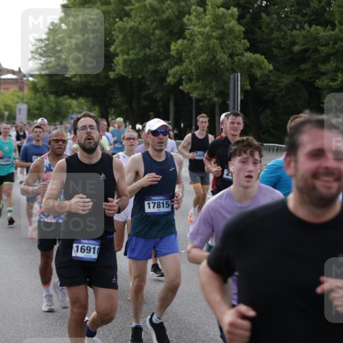 29.06.2025 - hella hamburg halbmarathon Jannik Wohlers http://msf.ph/oto/8243958 29.06.2025 09:55:12 Lombardsbrücke 1120, 1151, 1461, 1630, 1706, 1884, 1976, 2284, 2706, 2708, 2718, 3087, 3213, 3399, 3654, 3945, 3985, 4088, 4345, 4847, 4890, 4938, 5421, 5459, 5708, 5915, 6009, 6054, 6421, 6481, 6532, 6691, 7269, 7312, 7367, 8205, 8216, 8218, 8234, 8302, 8454, 8577, 8720, 8856, 8899, 8927, 8977, 9386, 9491, 9529, 9786, 9934, 10115, 10988, 11309, 11356, 11733, 11819, 11977, 12149, 12379, 12450, 12519, 12533, 12891, 13032, 13570, 13799, 13807, 13894, 13996 meine-sportfotos.de