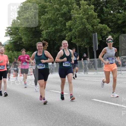 29.06.2025 - hella hamburg halbmarathon Jannik Wohlers http://msf.ph/oto/8243962 29.06.2025 10:30:10 Lombardsbrücke 1647, 2569, 2754, 2755, 4575, 4819, 6344, 7071, 7120, 11984, 12460, 12461, 12687, 12688, 14216, 14421, 15757, 15789, 15938, 16504, 16791, 16864, 18362, 18795, 18860 meine-sportfotos.de