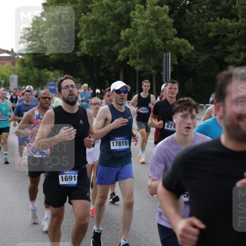 29.06.2025 - hella hamburg halbmarathon Jannik Wohlers http://msf.ph/oto/8243970 29.06.2025 09:55:12 Lombardsbrücke 1120, 1151, 1461, 1630, 1706, 1884, 1976, 2284, 2706, 2708, 2718, 3087, 3213, 3399, 3654, 3945, 3985, 4088, 4345, 4847, 4890, 4938, 5421, 5459, 5708, 5915, 6009, 6054, 6421, 6481, 6532, 6691, 7269, 7312, 7367, 8205, 8216, 8218, 8234, 8302, 8454, 8577, 8720, 8856, 8899, 8927, 8977, 9386, 9491, 9529, 9786, 9934, 10115, 10988, 11309, 11356, 11733, 11819, 11977, 12149, 12379, 12450, 12519, 12533, 12891, 13032, 13570, 13799, 13807, 13894, 13996 meine-sportfotos.de