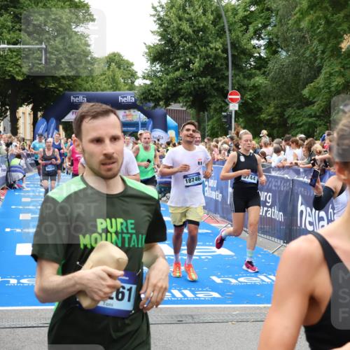 29.06.2025 - hella hamburg halbmarathon Zöllner http://msf.ph/oto/8244034 29.06.2025 10:56:39 Ziel 1583, 2083, 3413, 4152, 5721, 5744, 6416, 6759, 7037, 8311, 8542, 8652, 8744, 9562, 10093, 11083, 12509, 13863, 15145, 17259, 18340, 18746, 18835, 18899, 19120 meine-sportfotos.de