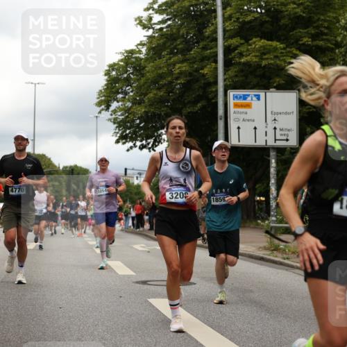 29.06.2025 - hella hamburg halbmarathon Yannick Fuchs http://msf.ph/oto/8244042 29.06.2025 10:47:33 20KM 1030, 1061, 1151, 1499, 1706, 1727, 1783, 2058, 2070, 2082, 2099, 2354, 2518, 3059, 3208, 3209, 3819, 4635, 4770, 5638, 5866, 6481, 6511, 6512, 6628, 6629, 6762, 6877, 6942, 7177, 7274, 7864, 7918, 8335, 8390, 8447, 9142, 10549, 10891, 10895, 11844, 12379, 12413, 12490, 12632, 12909, 13032, 13033, 13289, 13865, 13997, 14323, 15061, 15126, 15179, 15441, 15497, 15502, 15838, 15946, 16477, 16538, 16986, 17348, 18134, 18143, 18418, 18487, 18590 meine-sportfotos.de