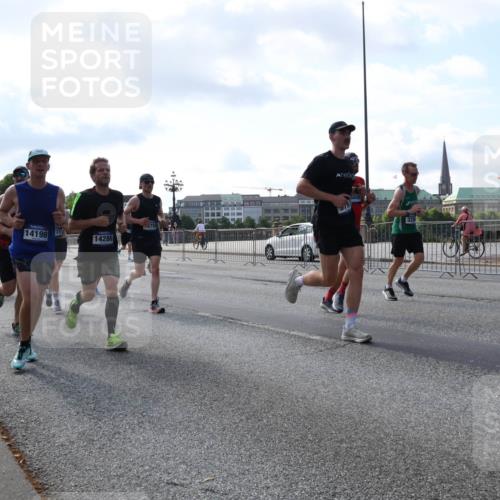 29.06.2025 - hella hamburg halbmarathon Lena Gebhardt http://msf.ph/oto/8244070 29.06.2025 09:56:29 Lombardsbrücke 1061, 1257, 1452, 1460, 1496, 1499, 1502, 1507, 1592, 1628, 1833, 1877, 2013, 2058, 2082, 2083, 2208, 2260, 2378, 2504, 2771, 2953, 2996, 3060, 3256, 3296, 3310, 3652, 4065, 4077, 4377, 4404, 4557, 4635, 4711, 4833, 5482, 5600, 5607, 5839, 5978, 6115, 6134, 6168, 6286, 6511, 6512, 6561, 6562, 7178, 7332, 7383, 7475, 7583, 7943, 8261, 8335, 8361, 8514, 8587, 8618, 8921, 8968, 8989, 8996, 9246, 9537, 9597, 9638, 10596 meine-sportfotos.de