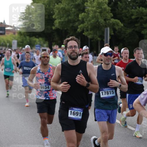 29.06.2025 - hella hamburg halbmarathon Jannik Wohlers http://msf.ph/oto/8244075 29.06.2025 09:55:12 Lombardsbrücke 1120, 1151, 1461, 1630, 1706, 1884, 1976, 2284, 2706, 2708, 2718, 3087, 3213, 3399, 3654, 3945, 3985, 4088, 4345, 4847, 4890, 4938, 5421, 5459, 5708, 5915, 6009, 6054, 6421, 6481, 6532, 6691, 7269, 7312, 7367, 8205, 8216, 8218, 8234, 8302, 8454, 8577, 8720, 8856, 8899, 8927, 8977, 9386, 9491, 9529, 9786, 9934, 10115, 10988, 11309, 11356, 11733, 11819, 11977, 12149, 12379, 12450, 12519, 12533, 12891, 13032, 13570, 13799, 13807, 13894, 13996 meine-sportfotos.de
