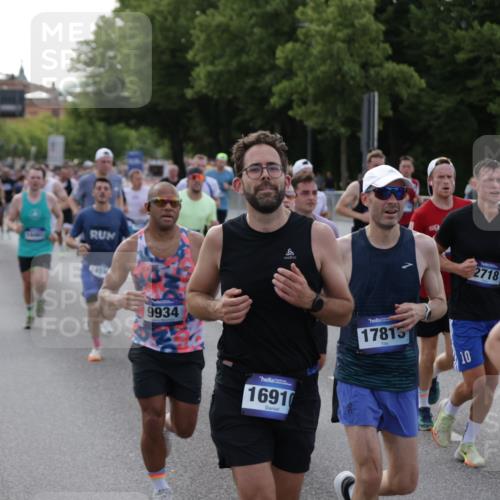 29.06.2025 - hella hamburg halbmarathon Jannik Wohlers http://msf.ph/oto/8244086 29.06.2025 09:55:12 Lombardsbrücke 1120, 1151, 1461, 1630, 1706, 1884, 1976, 2284, 2706, 2708, 2718, 3087, 3213, 3399, 3654, 3945, 3985, 4088, 4345, 4847, 4890, 4938, 5421, 5459, 5708, 5915, 6009, 6054, 6421, 6481, 6532, 6691, 7269, 7312, 7367, 8205, 8216, 8218, 8234, 8302, 8454, 8577, 8720, 8856, 8899, 8927, 8977, 9386, 9491, 9529, 9786, 9934, 10115, 10988, 11309, 11356, 11733, 11819, 11977, 12149, 12379, 12450, 12519, 12533, 12891, 13032, 13570, 13799, 13807, 13894, 13996 meine-sportfotos.de