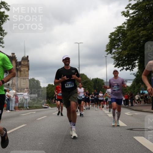 29.06.2025 - hella hamburg halbmarathon Yannick Fuchs http://msf.ph/oto/8244101 29.06.2025 10:47:34 20KM 1030, 1061, 1151, 1499, 1502, 1706, 1727, 1783, 2058, 2070, 2082, 2099, 2354, 2518, 3208, 3209, 3819, 4635, 4770, 5638, 5866, 6481, 6511, 6512, 6628, 6629, 6762, 6877, 6942, 7177, 7274, 7864, 7918, 8335, 8390, 8447, 9142, 10549, 10891, 10895, 11068, 11844, 12379, 12413, 12490, 12632, 12909, 13032, 13033, 13289, 13865, 13912, 13997, 14323, 15061, 15126, 15179, 15441, 15497, 15502, 15838, 15856, 15946, 16477, 16538, 16986, 17348, 18134, 18143, 18418, 18487, 18590 meine-sportfotos.de