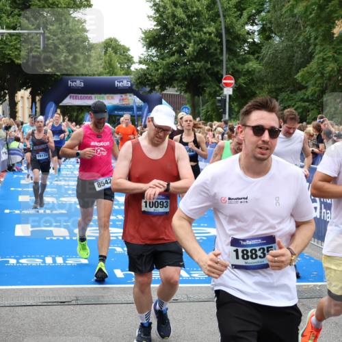 29.06.2025 - hella hamburg halbmarathon Zöllner http://msf.ph/oto/8244206 29.06.2025 10:56:40 Ziel 2083, 3413, 4152, 5721, 5744, 6416, 6759, 7037, 7646, 8311, 8542, 8652, 8744, 9488, 9562, 10093, 11083, 11870, 12509, 13863, 15145, 17259, 18340, 18899, 19120 meine-sportfotos.de