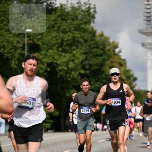 29.06.2025 - hella hamburg halbmarathon Dr. Thomas Lammeyer http://msf.ph/oto/8244228 29.06.2025 09:51:19 Kennedybrücke 1164, 1562, 1644, 1743, 2196, 2296, 3783, 4602, 5091, 5092, 5923, 6684, 6990, 8362, 8901, 9178, 9944, 10384, 10900, 10968, 11202, 11227 meine-sportfotos.de