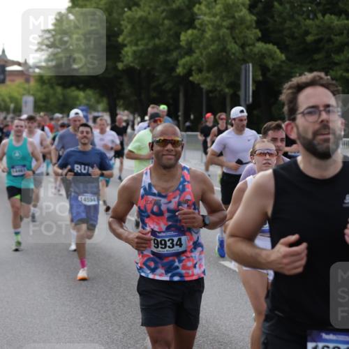 29.06.2025 - hella hamburg halbmarathon Jannik Wohlers http://msf.ph/oto/8244256 29.06.2025 09:55:13 Lombardsbrücke 1120, 1151, 1461, 1630, 1706, 1884, 1976, 2284, 2706, 2708, 2718, 3087, 3213, 3399, 3654, 3945, 3985, 4088, 4324, 4345, 4847, 4890, 4938, 5421, 5459, 5708, 5915, 6009, 6054, 6421, 6481, 6532, 6691, 7269, 7312, 7367, 8205, 8216, 8218, 8234, 8302, 8454, 8577, 8720, 8856, 8899, 8927, 8977, 9386, 9491, 9786, 9934, 10115, 10988, 11309, 11356, 11733, 11819, 11977, 12149, 12379, 12450, 12519, 12533, 12891, 13032, 13073, 13799, 13807, 13894, 13996 meine-sportfotos.de